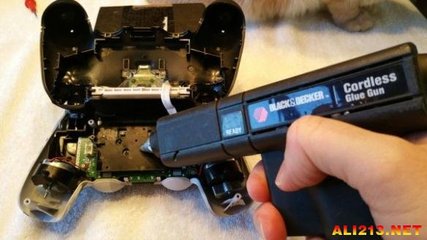 還怕手柄沒電？國(guó)外玩家分享PS4手柄電池更換與電子配件維護(hù)指南
